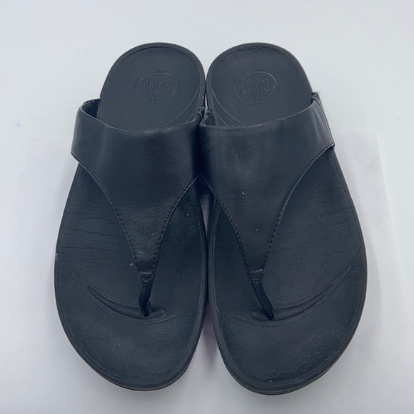 Fitflop Shoes - Euc Fitflop black leather thong sandals 8